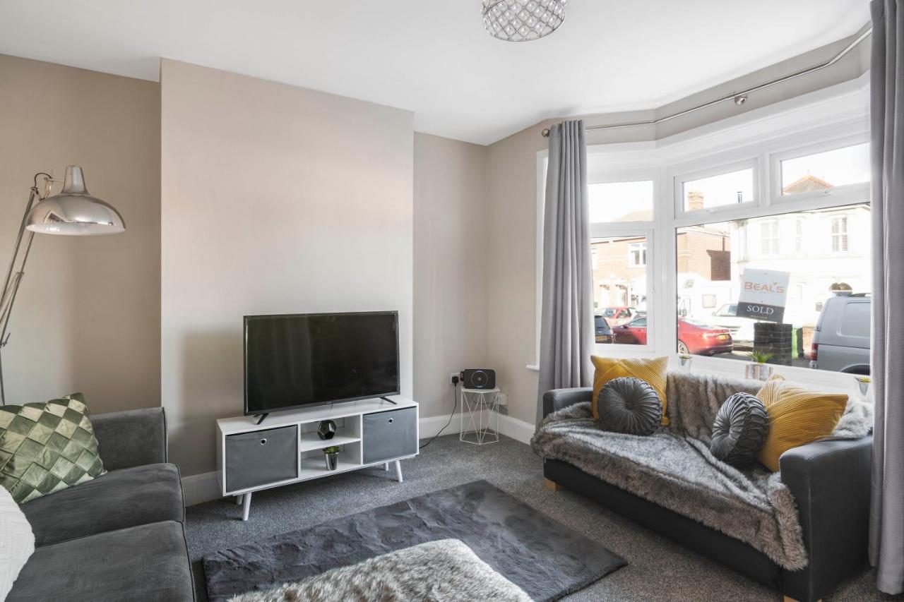 Spacious 3 Bed House, Netflix, Garden, Parking Southampton Exteriör bild