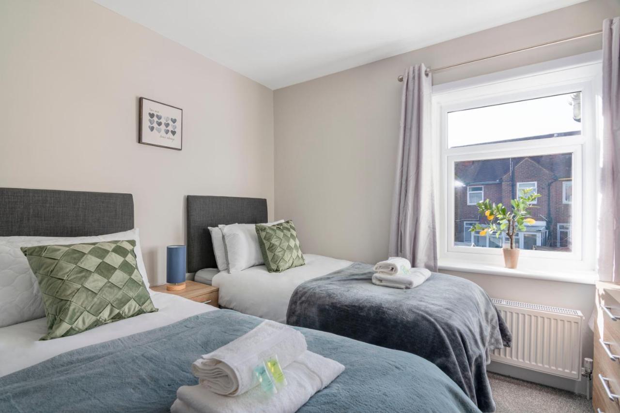 Spacious 3 Bed House, Netflix, Garden, Parking Southampton Exteriör bild