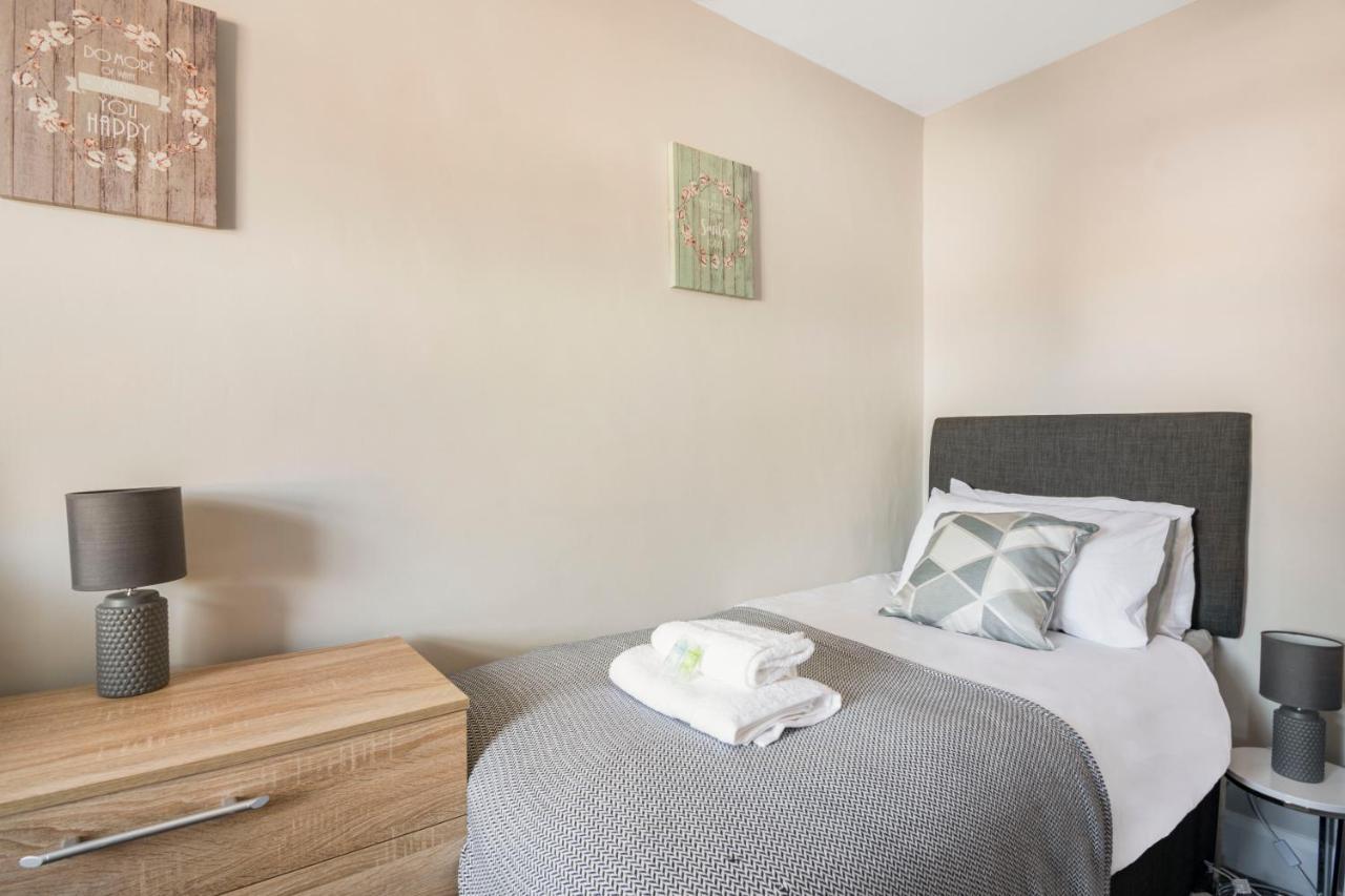 Spacious 3 Bed House, Netflix, Garden, Parking Southampton Exteriör bild